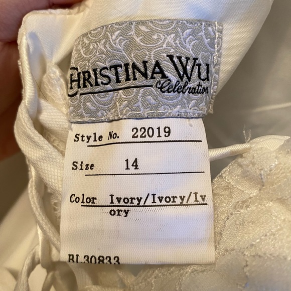 Wedding Dress 👰‍♀️ Size 14 - Picture 3 of 4